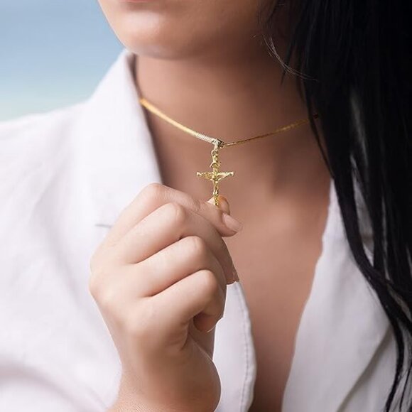 Neiman Marcus 18K Gold Plated Cross Flat Mariner Necklace - Picture 2 of 6